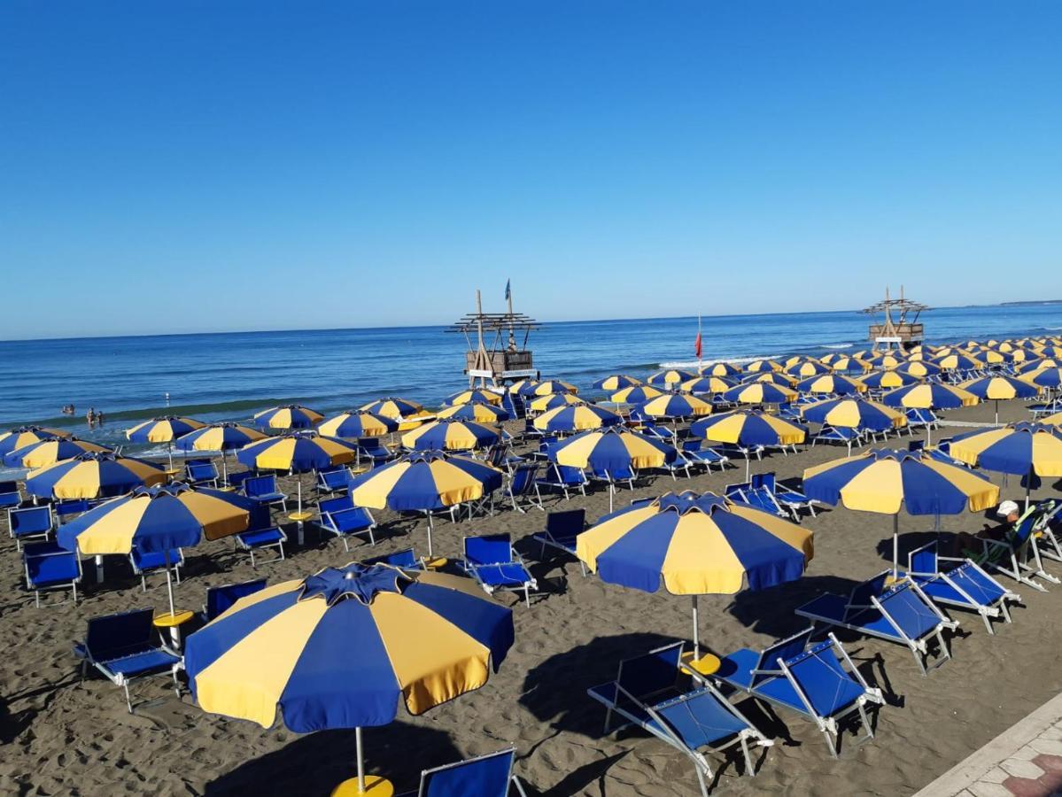 Hotel Tirreno Латина Екстериор снимка