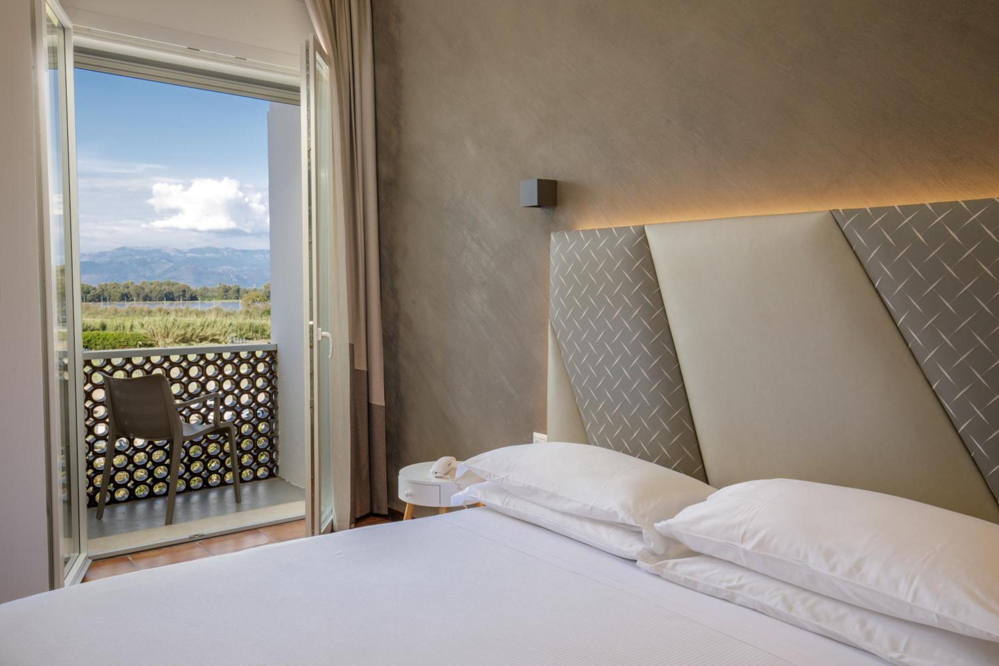 Hotel Tirreno Латина Екстериор снимка