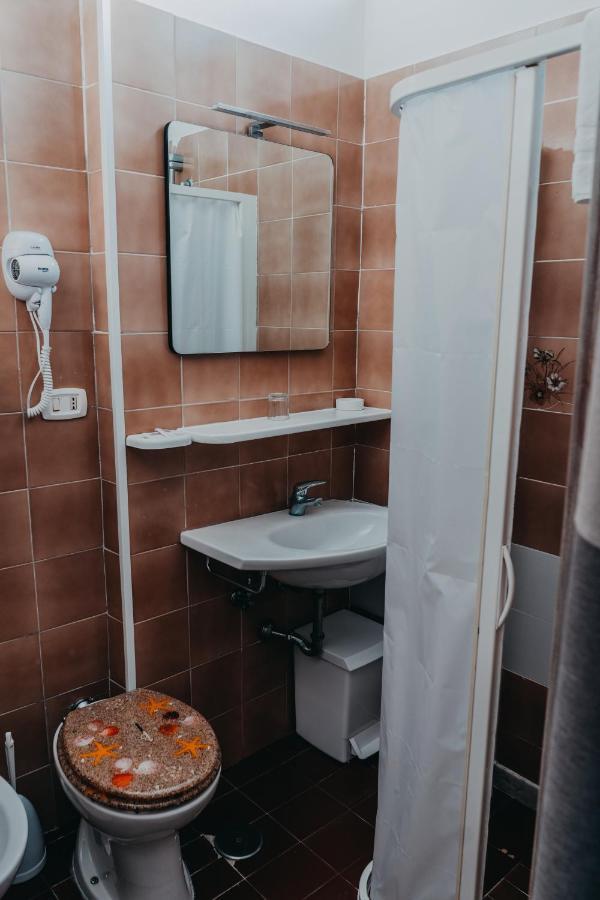 Hotel Tirreno Латина Екстериор снимка